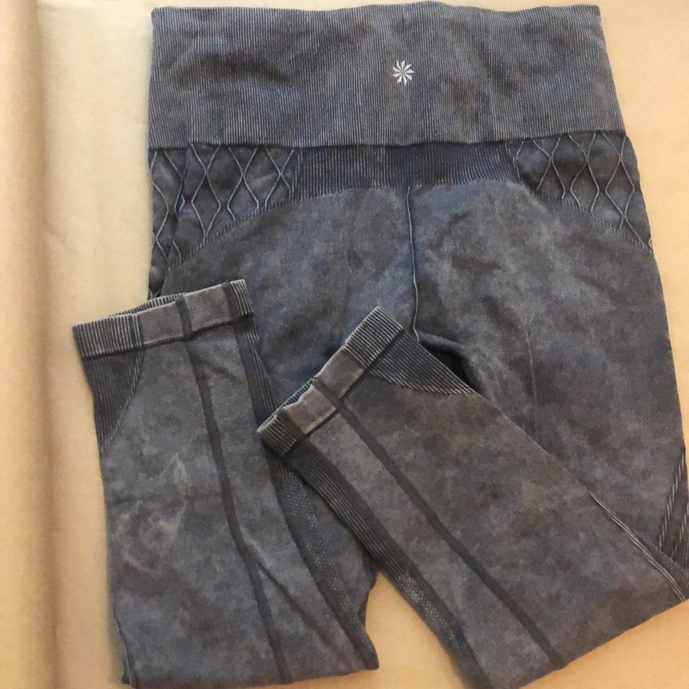 ATHLETA TIGHTS LEGGINGS 7/8”CHARCOAL w/ Flattering pattern inside seam only
